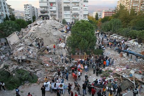 İ­z­m­i­r­­d­e­ ­d­e­p­r­e­m­